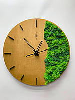 Настенные часы из дерева со стабилизирующим мхом