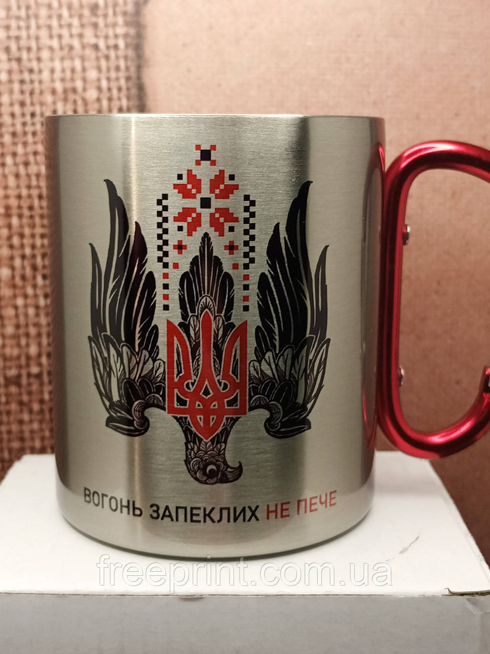 Чашка металева з ручкою-карабіном "Вогонь запеклих не пече". Термочашка походна