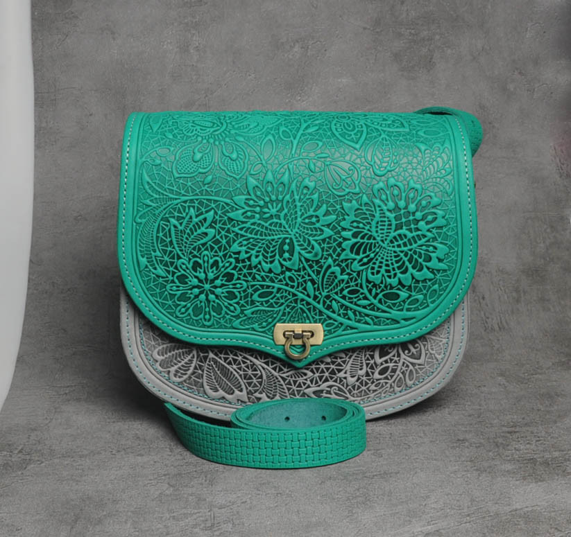Жіноча шкіряна сумка ручної роботи з тисненим орнаментом «Квітка», м'ятно-сірого кольору , 23*26*10 см, фото 1