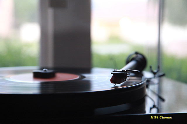 Music Hall MMF 2.2 front HiFi Cinema Music Hall MMF 2.2 Black Turntable програвач вінілових пластинок