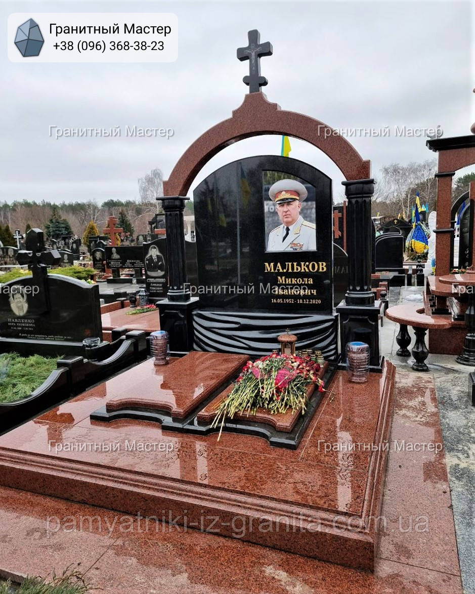 Пам'ятник військовому № 878