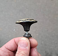 Ручка з латуні меблева на ніжці