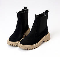 Жіночі замшеві демісезонні черевики челсі молодіжні чорні на світлій підошві натуральна замша