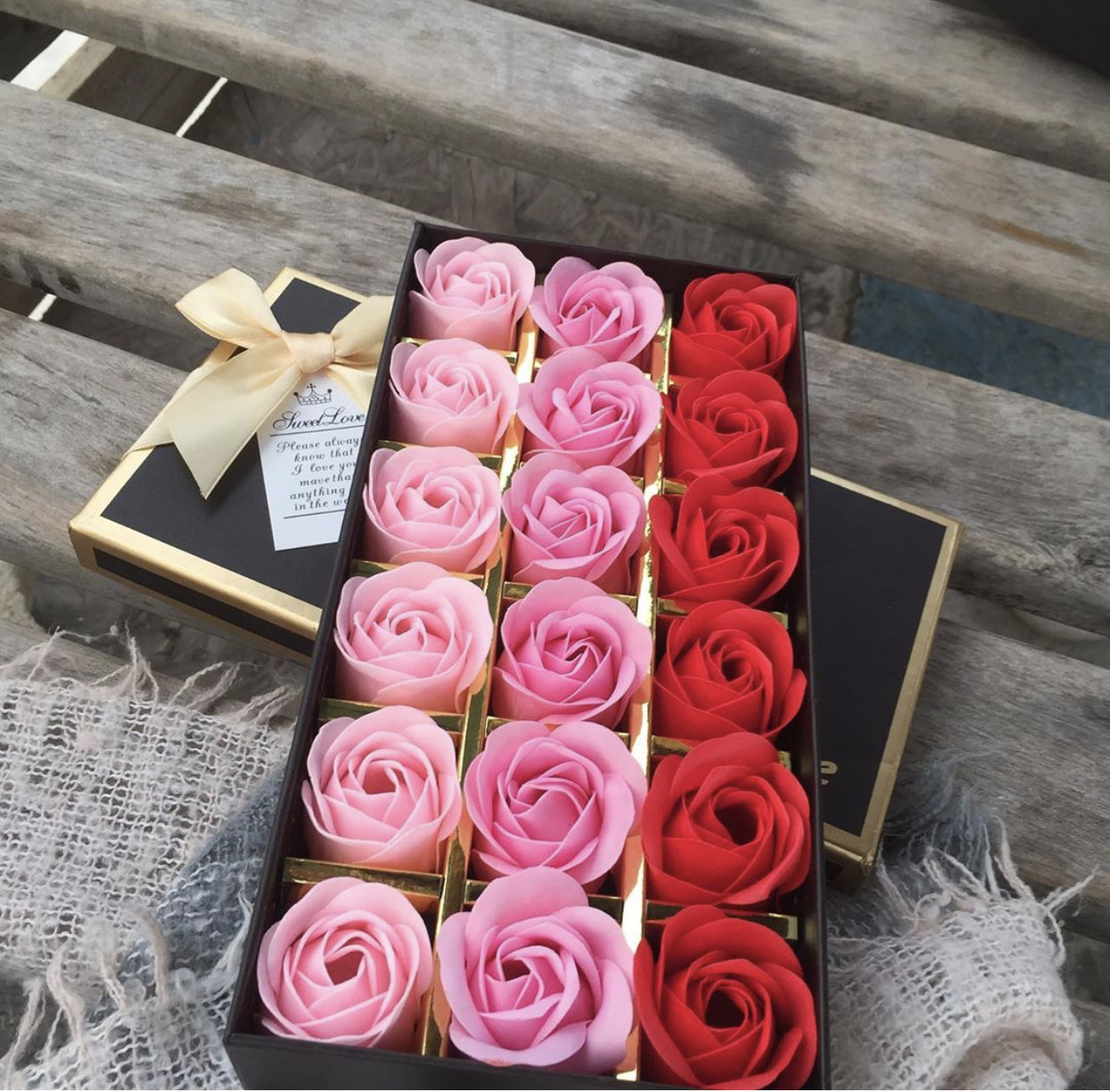 Розы из мыла на подарок, мыльные розы, подарочные наборы мыла из роз с мишкой, сувенирное мыло GL_55 - фото 8 - id-p1739128206
