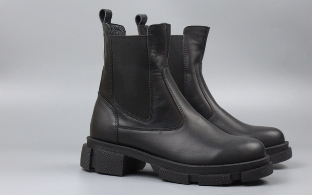 Жіноче взуття великих розмірів 40-44 COSMO Shoes New Chelsea Black Leather BSШкіряні чорні челсі 