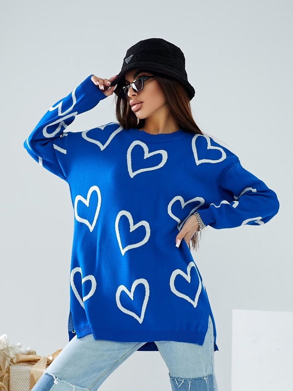 Женский свитер туника синий с сердцами свободный удлинённый с разрезами снизу по бокам Турция размер 42-48 - фото 1 - id-p1739213152
