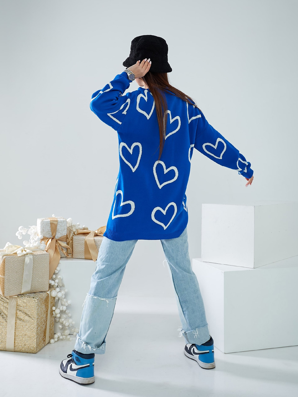 Женский свитер туника синий с сердцами свободный удлинённый с разрезами снизу по бокам Турция размер 42-48 - фото 3 - id-p1739213152