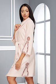 Жіночий махровий халат  з гіпюрною обробкою р. 52
