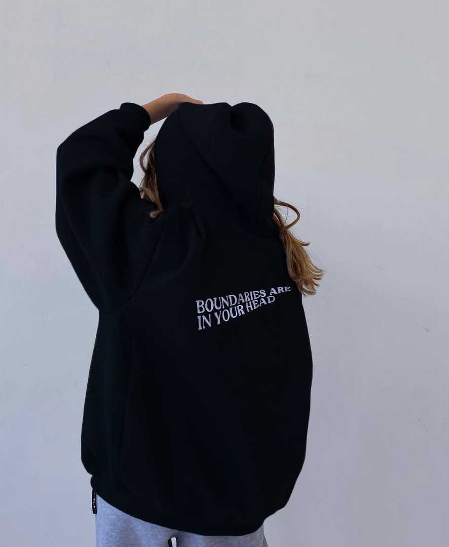 Жіночий худі з надрукованим написом "Boundaries are in your head" (Кордони у Вашій голові), фото 1