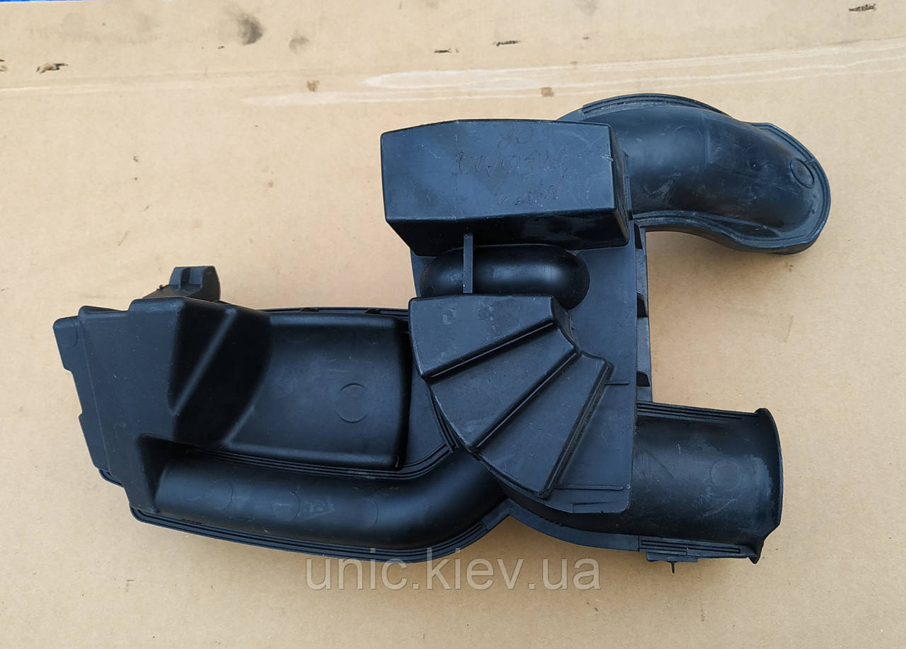 Резонатор повітряного фільтра Рено Меган 3 / Сценік 3 1.4 б/в