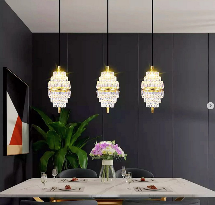 Кришталевий світлодіодний підвісний світильник у каркасі золотого кольору, фото 1