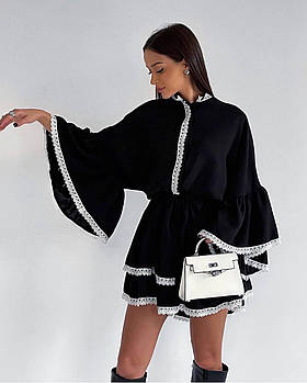 Плаття із широкими рукавами та мереживом