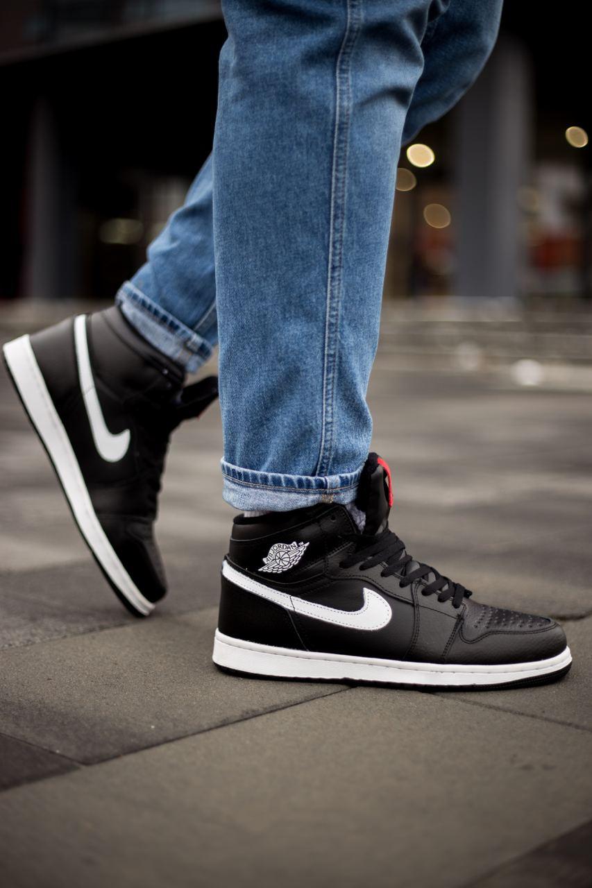 Зимові Чоловічі Кросівки Nake Air Jordan Retro 1 High Black White / Найк Джордан Ретро Чорні з Білим Високі