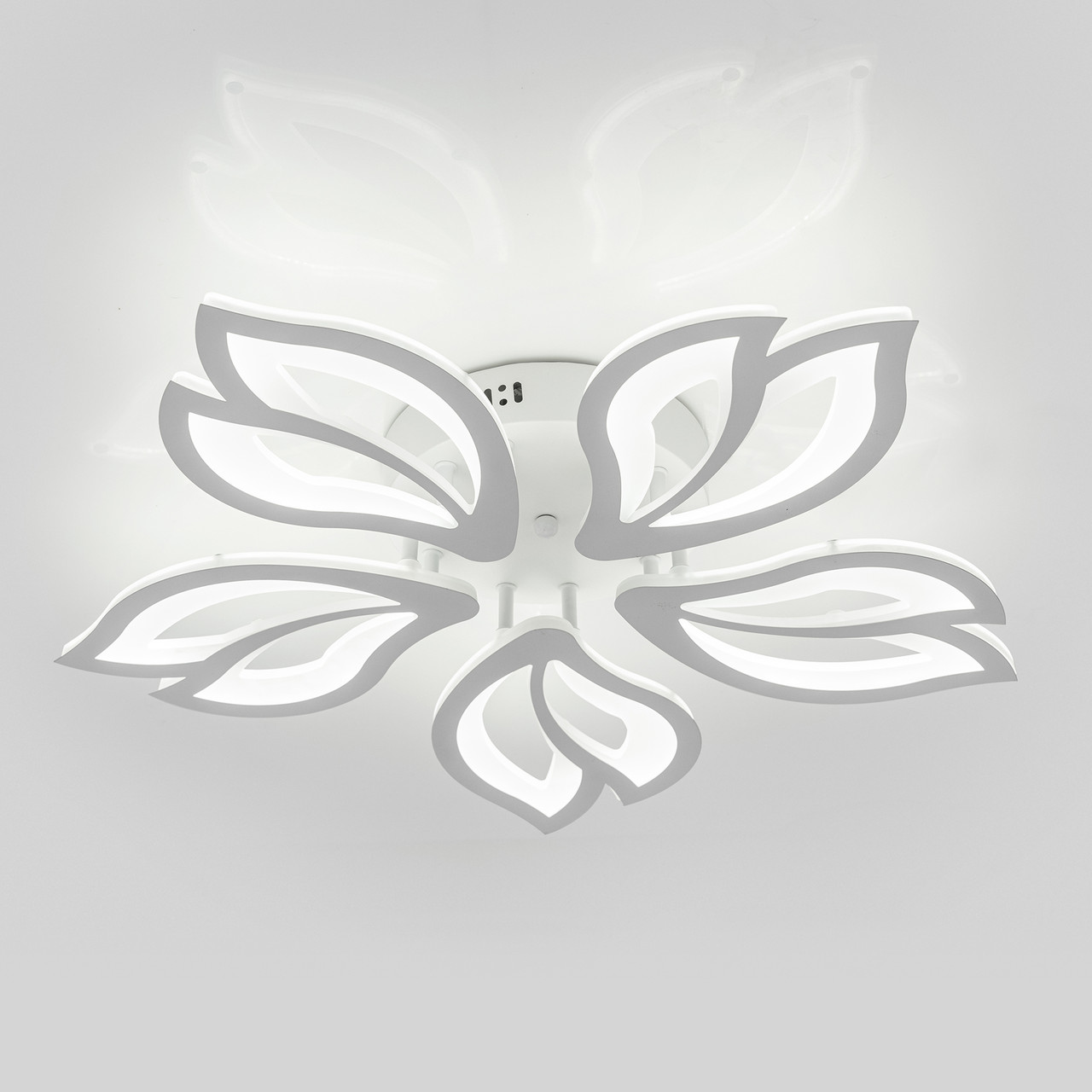 Світлодіодна Led люстра з пультом пелюстки білий корпус V X6078-5 WT, фото 1