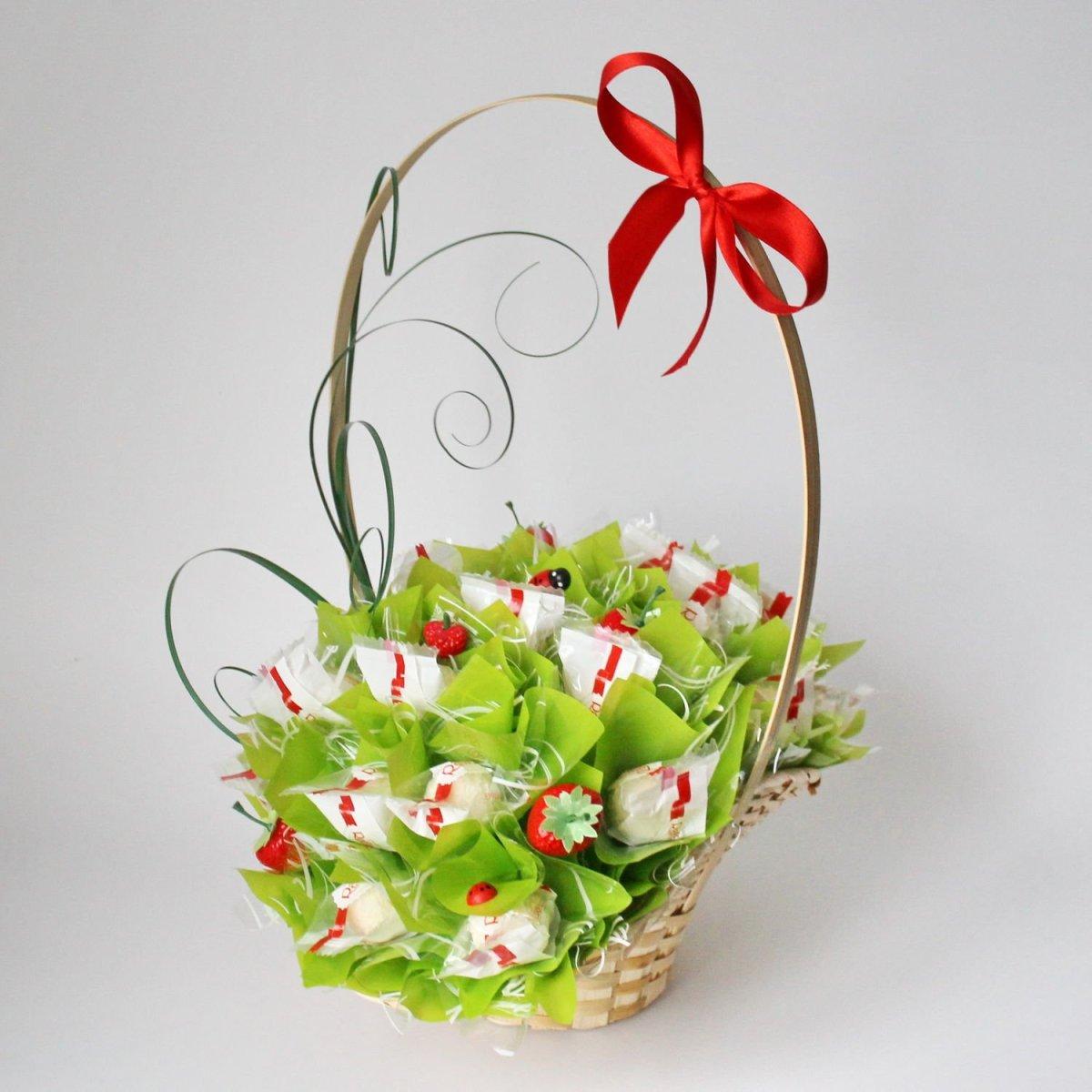 Букет з цукерок Рафаелло Raffaello (15 шт.) в корзинці зелений, фото 1