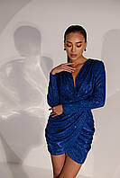 Вечернее блестящее синее платье мини со складками на запах