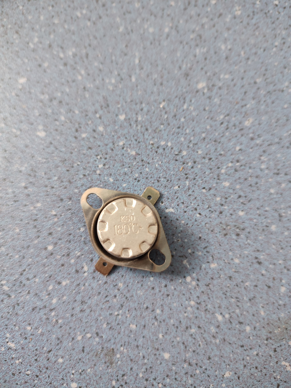 Термореле KSD301 250V 10A 180C — Купить Недорого на Bigl.ua (1300379286)