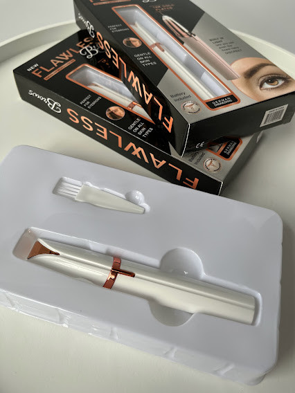 Тример для брів жіночий Flawless Brows