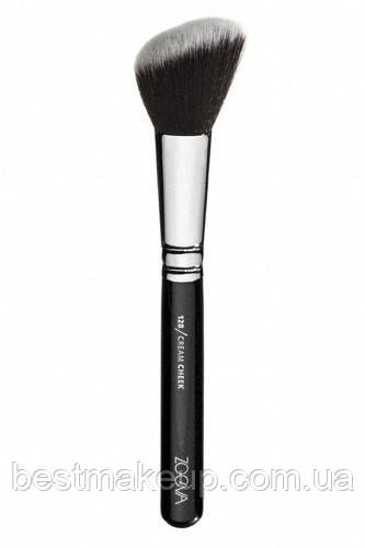 Пензель 128 Cream Cheek від ZOEVA в індивідуальному силіконовому чохлі 
