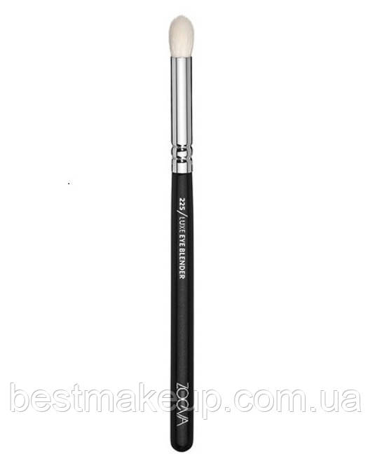 Пензель 225 Luxe Eye Blender від ZOEVA в індивідуальному силіконовому чохлі 