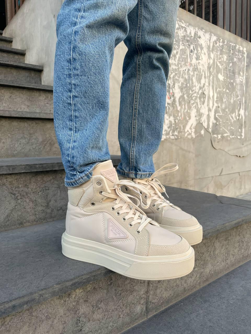 Жіночі кросівки Prada Re-Nylon Bryshed Beige (бежеві) високі повсякденні кеди на платформі PR006 топ