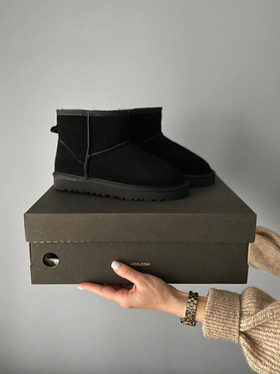 Жіночі зимові уги UGG Mini Black (чорні) круті комфортні теплі чоботи S951 топ