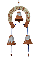 Керамический оберег подкова с 3 колокольчиками H26см белый