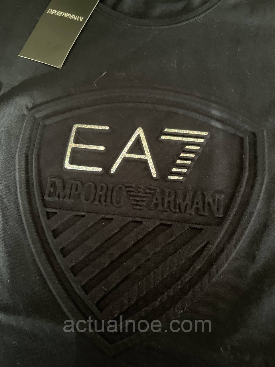 Мужская футболка черная с тиснением ЕА7 - фото 2 - id-p534381945