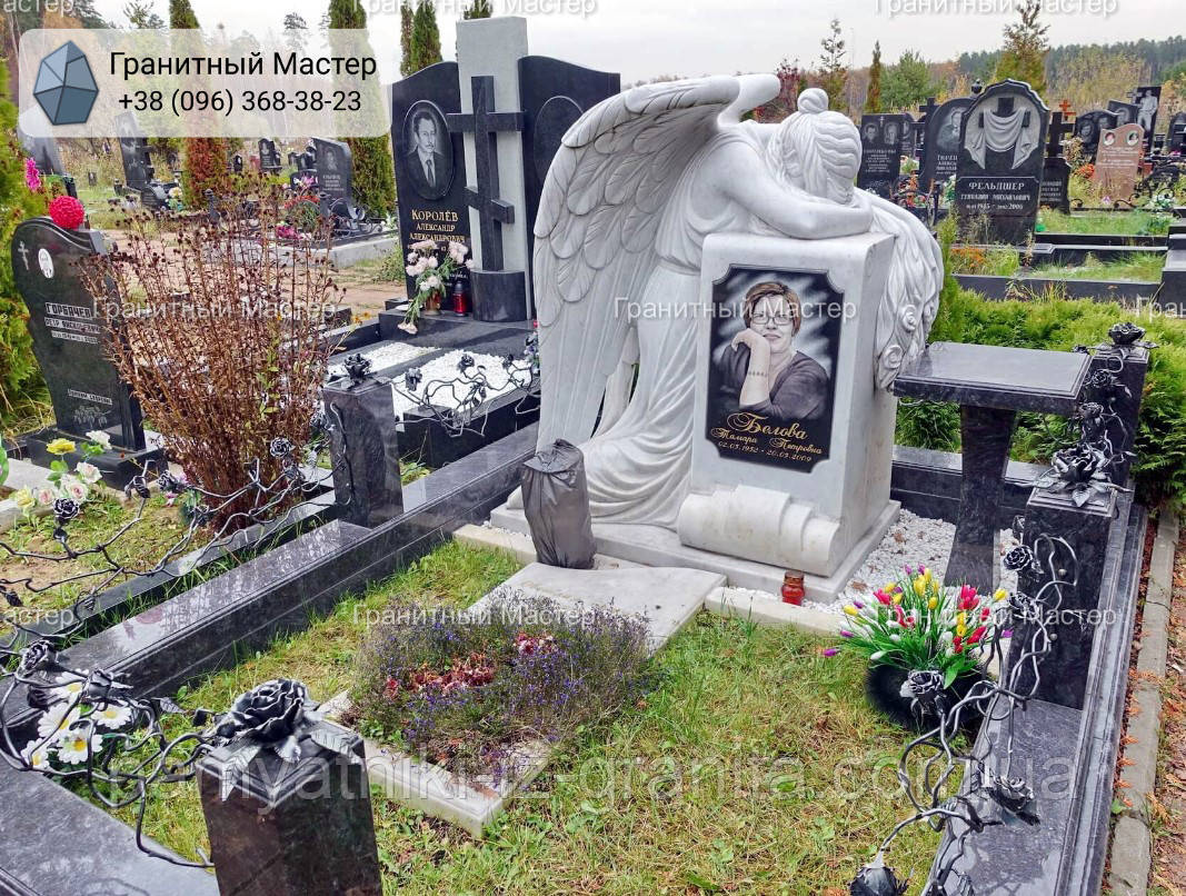 Мармуровий пам'ятник жінці зі скульптурою янгола №1161
