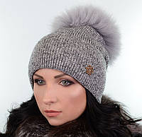 Женская зимняя шапка с меховым помпоном теплая Серый
