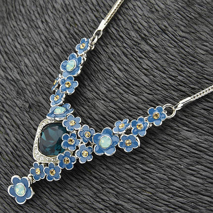 Кольє сріблястого кольору металеві квіточки покриті кольоровою емаллю з бірюзовими кристалом довжина 45 см, фото 1