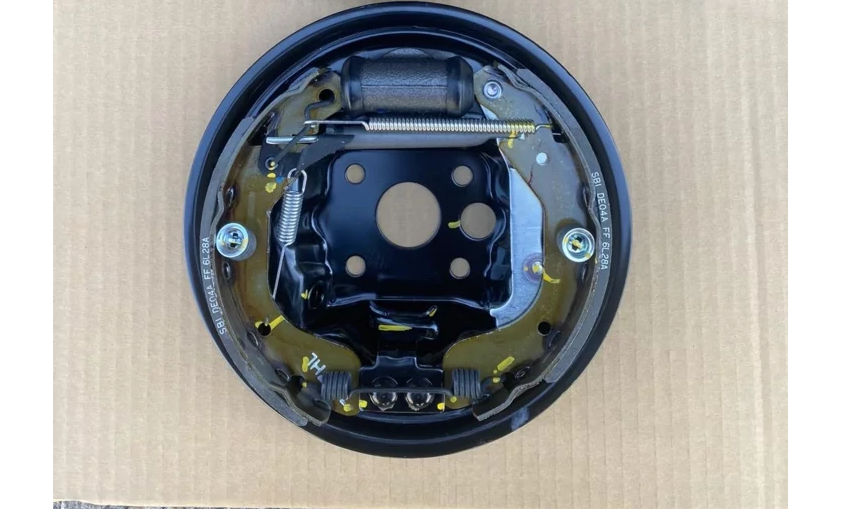 Гальмо задній лівий у складі/"щит +колодки+цилідр/"(DAC) Авео GM 96472323