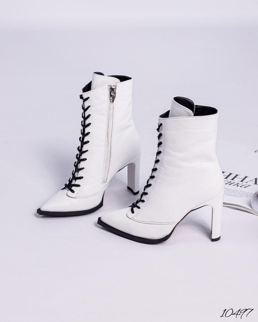 Жіночі білі ботильйони з гострим носком на шнурівці демісезонні, фото 1