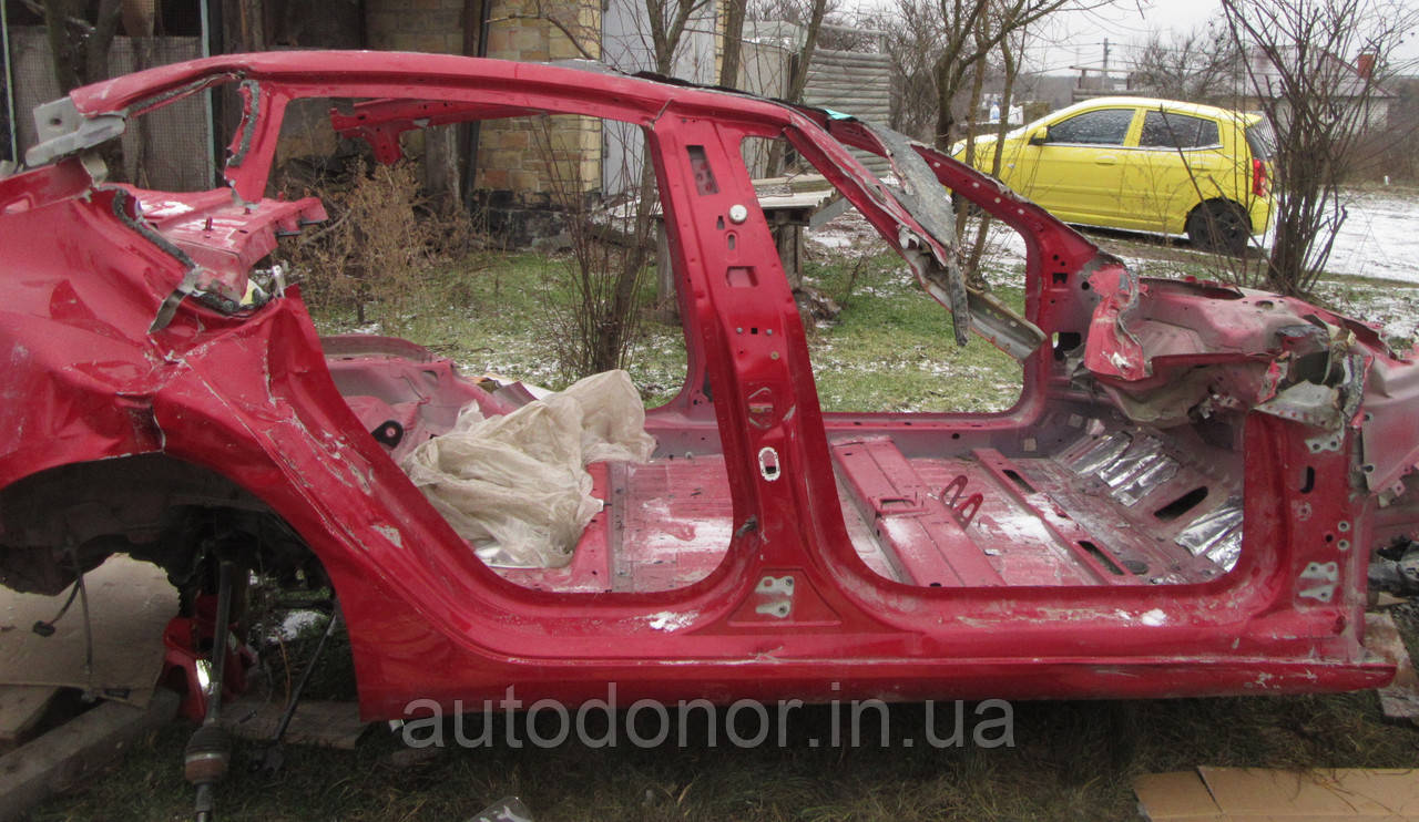 Міждверна стійка, бочина кузовна права Tesla Model 3 (16-) 1504888-S0-B