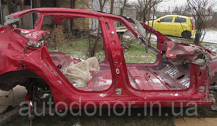 Міждверна стійка, бочина кузовна права Tesla Model 3 (16-) 1504888-S0-B, фото 1