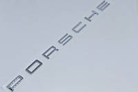 Надпись Porsche Эмблема на крышку багажника Металлическая 95855967700
