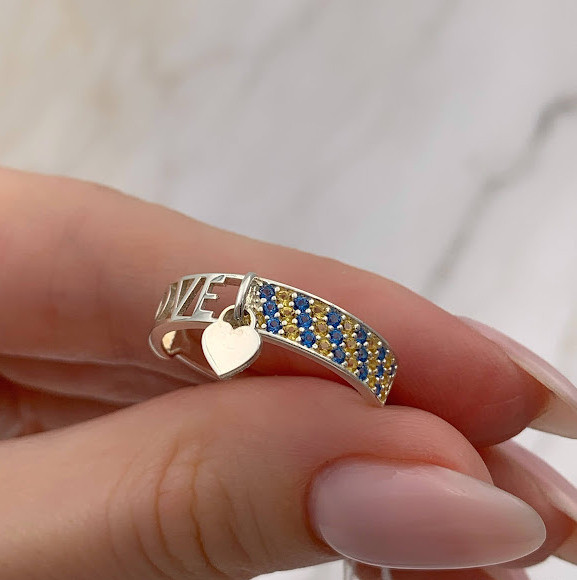 Патріотичне колечко зі срібла з написом LOVE , сердечком і фіанітами