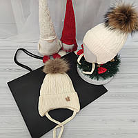 Детская зимняя шапка с завязками и натуральным бубоном. Гуччи пчела