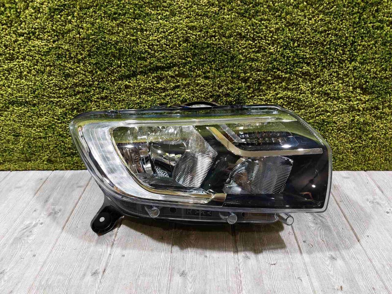 Фара права Renault Sandero 2 Рено Сандеро 2 (2017-...) Оригінал 260100437R, 260105871R, фото 1