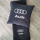 Подушка та плед в машину з вишитим логотипом  Audi, фото 4