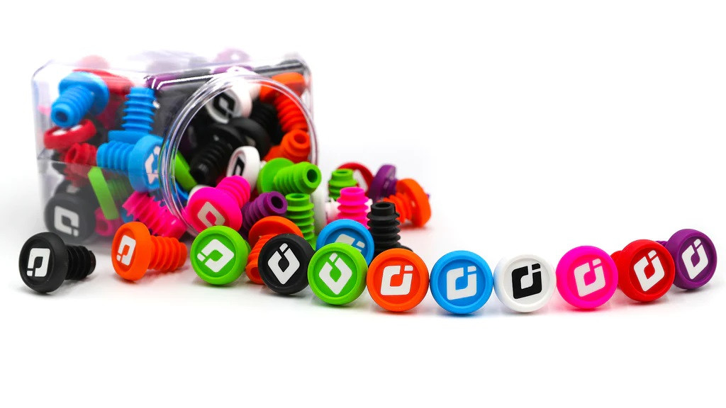 Баренды ODI small 2-Color Push-In Plugs Refill Pack - White w/ Black Logo