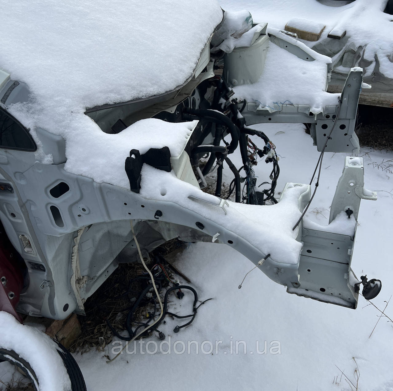 Чверть лонжерон передня права QX1 - GLACIER PEARL 3P Nissan Leaf ZE0 / AZE0 (10-17) 64120-3NA0A