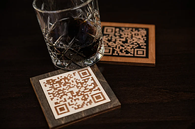 Табличка с QR кодом 95х95мм