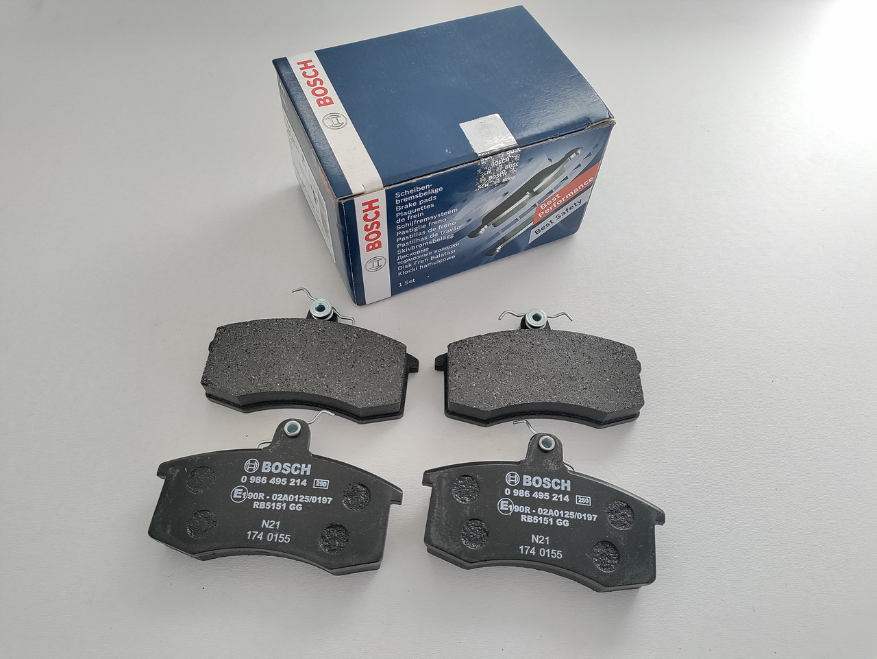 Колодки гальмівні ВАЗ 2108 передні BOSCH комплект 2109 21099 2113 2114 2115 1118 2110 2170