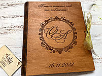 Книга побажань на весілля у дерев'яній обкладинці "Ініціали" (листи 22х17 см) (тикове дерево), фото 2
