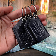 Шкіряний брелок чорного кольору на ключі ручної роботи TsarArt. Герб України