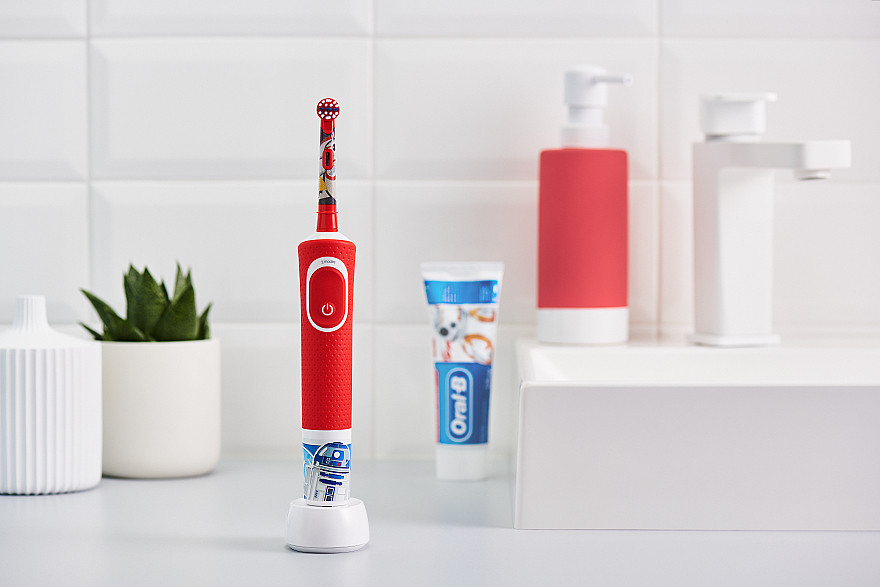 Купити Електрична зубна щітка дитяча Braun Oral-B Stages Power D100 Starwars /Зоряні Війни + дорожній футляр, ціна 1099 грн - Prom.ua (ID# 1410754043)
