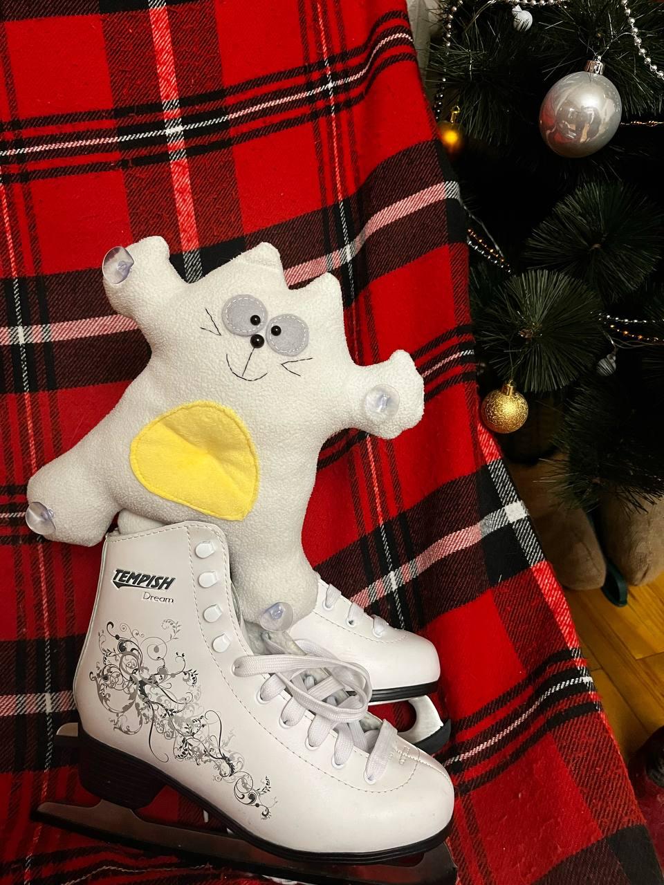 Кіт Саймон Біланчик на присосках білий — Сувенір у машину — Іграшка в машину Кіт Саймон — Подарунок автомобілісту, фото 1