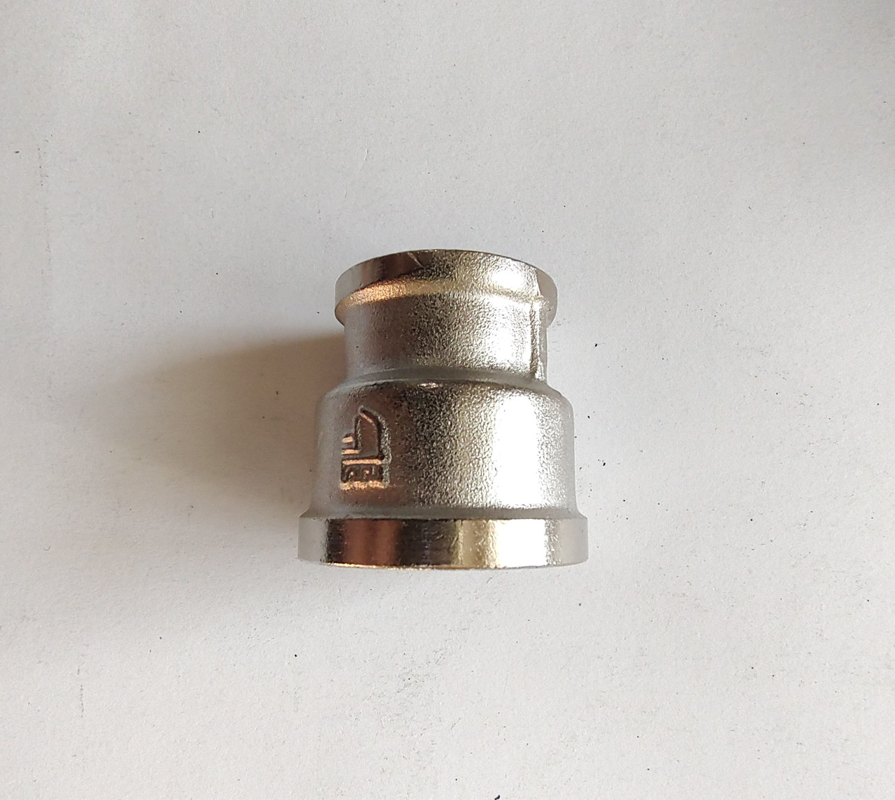 Муфта 3/4"*1/2" нікель