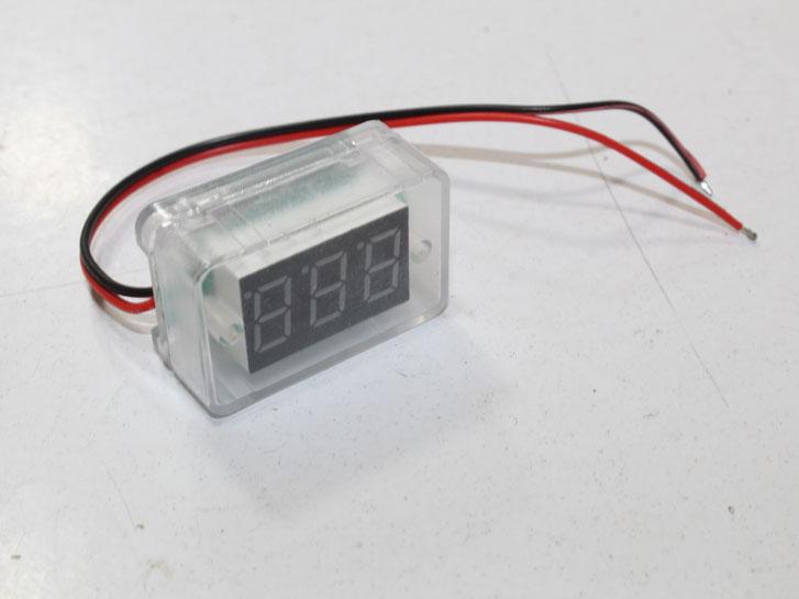 Вольтметр цифровий з дротом 6-12-24 V (3 знаки) 0.28 прозорий (крапля) червоне світіння